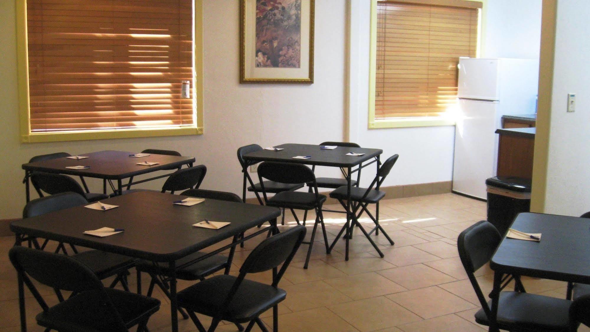 بيسبي Americas Best Value Inn & Suites المظهر الخارجي الصورة